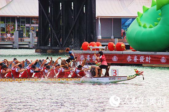 澳大利亞民眾賽龍舟歡度中國農(nóng)歷新年（攝影 盛楚宜）